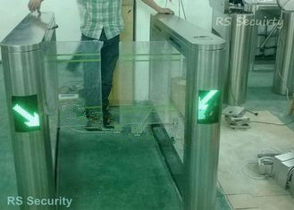 Conjuguent le piéton à extrémité élevé de sonde des établissements IR de tourniquet de porte de barrière d'oscillation